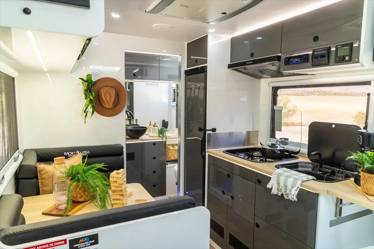 XT16HR-Island-OGE-Interior-CR6_9