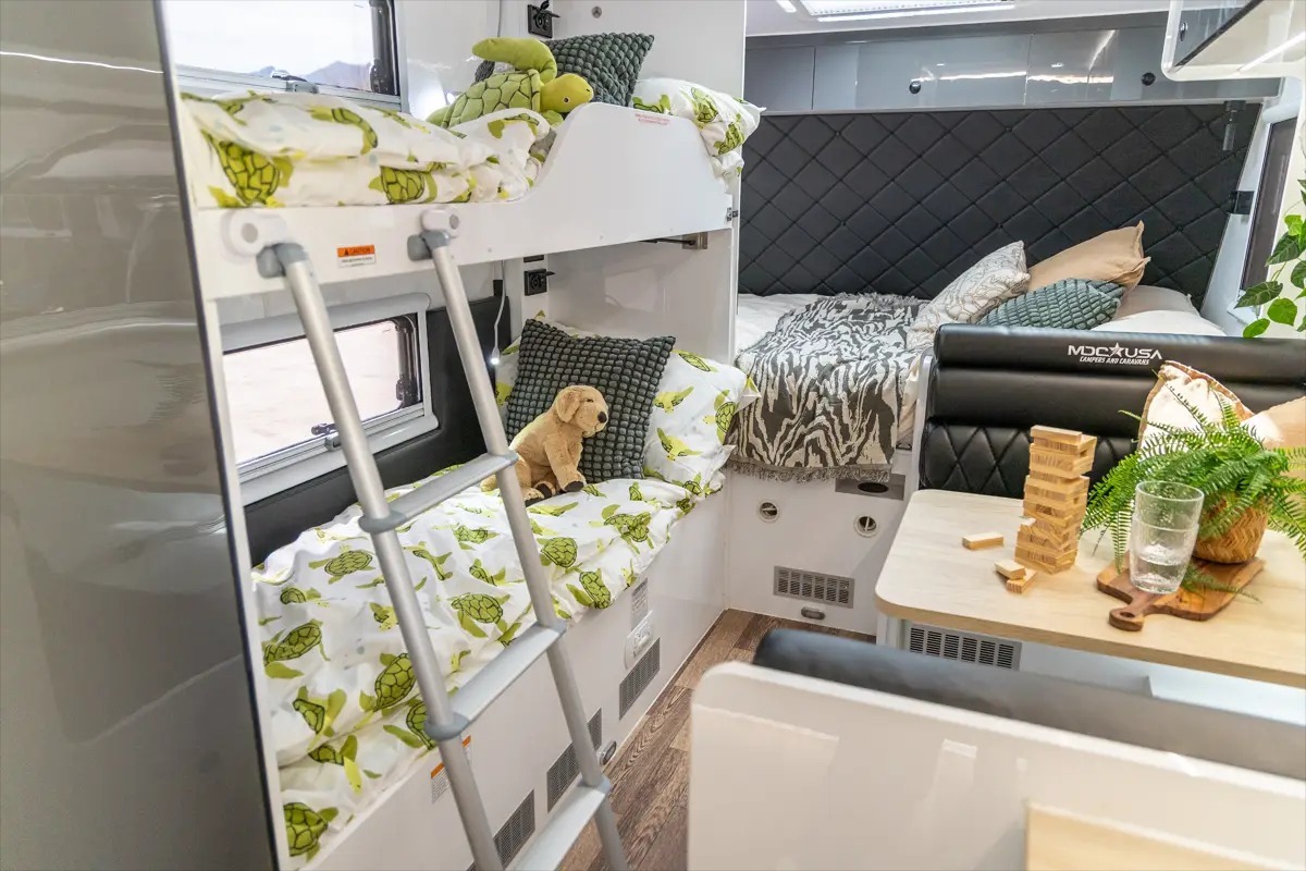 XT17HRT-Family-OGE-Interior-CR6 (3)