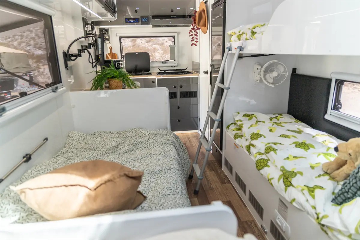 XT17HRT-Family-OGE-Interior-CR6 (7)